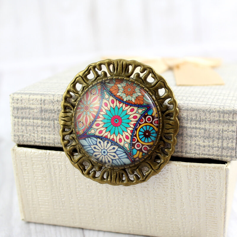 Ażurowa broszka kolorowa mandala Ażurowa broszka kolorowa mandala