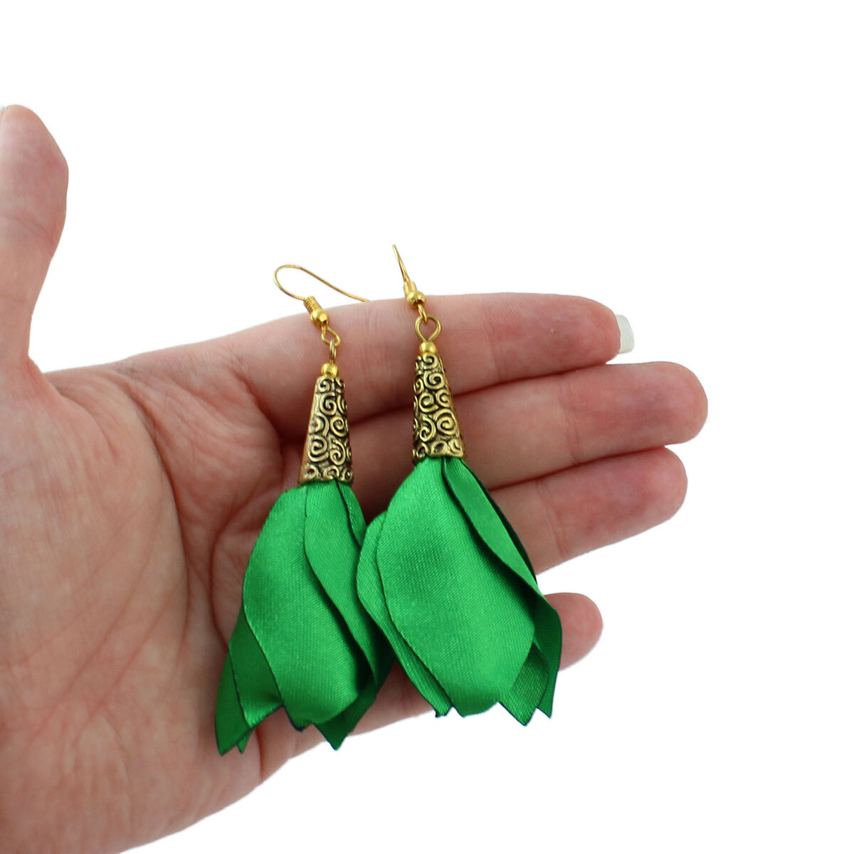 Długie kolczyki kwiaty Lume Design zielone satynowe antyczne złoto