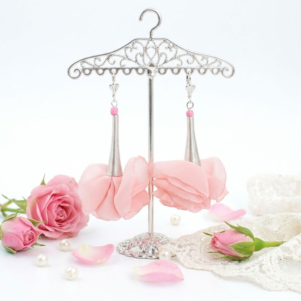 Romantyczne kolczyki różowe kwiaty stylizacja cottagecore