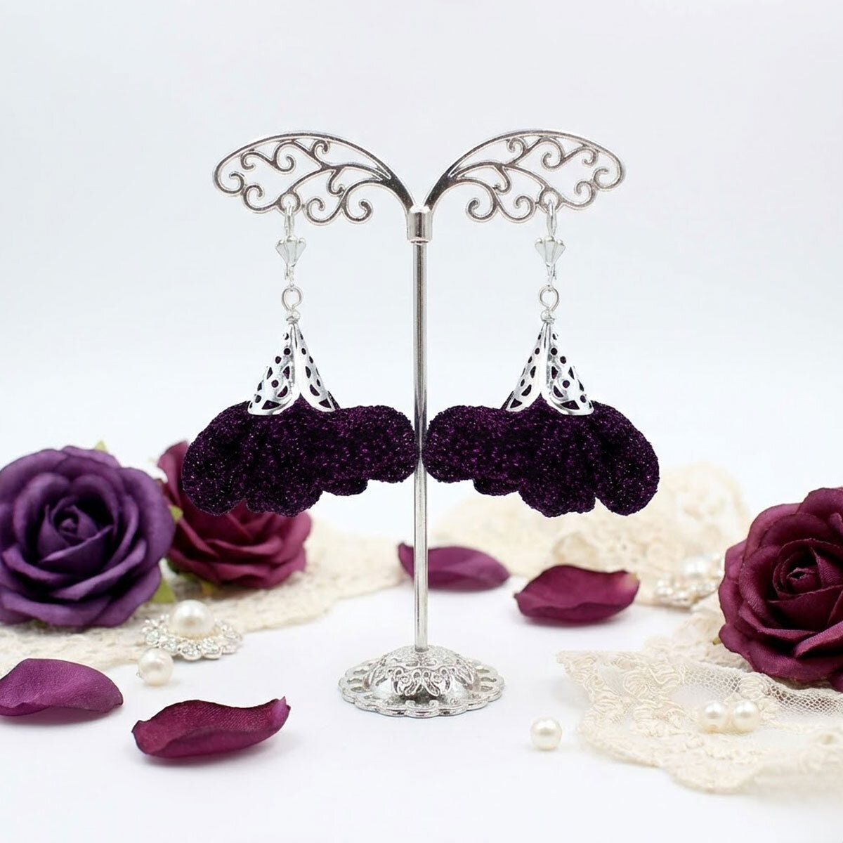 Kolczyki kwiaty ciemny fiolet mieniące rękodzieło