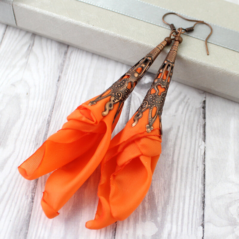 Długie Kolczyki Materiałowe Kwiaty Silk Pomarańczowe Długie Kolczyki Materiałowe Kwiaty Silk Pomarańczowe