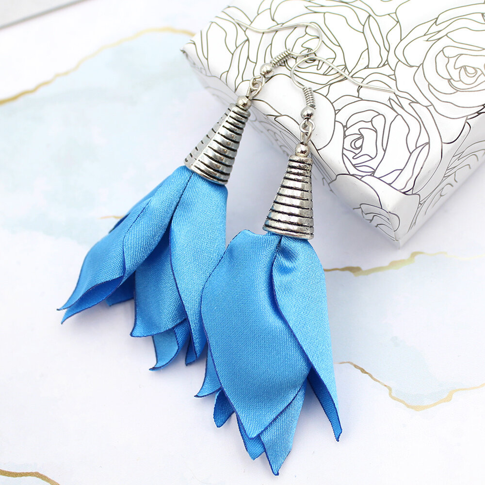 Długie niebieskie materiałowe kolczyki kwiaty Silk Długie niebieskie materiałowe kolczyki kwiaty Silk