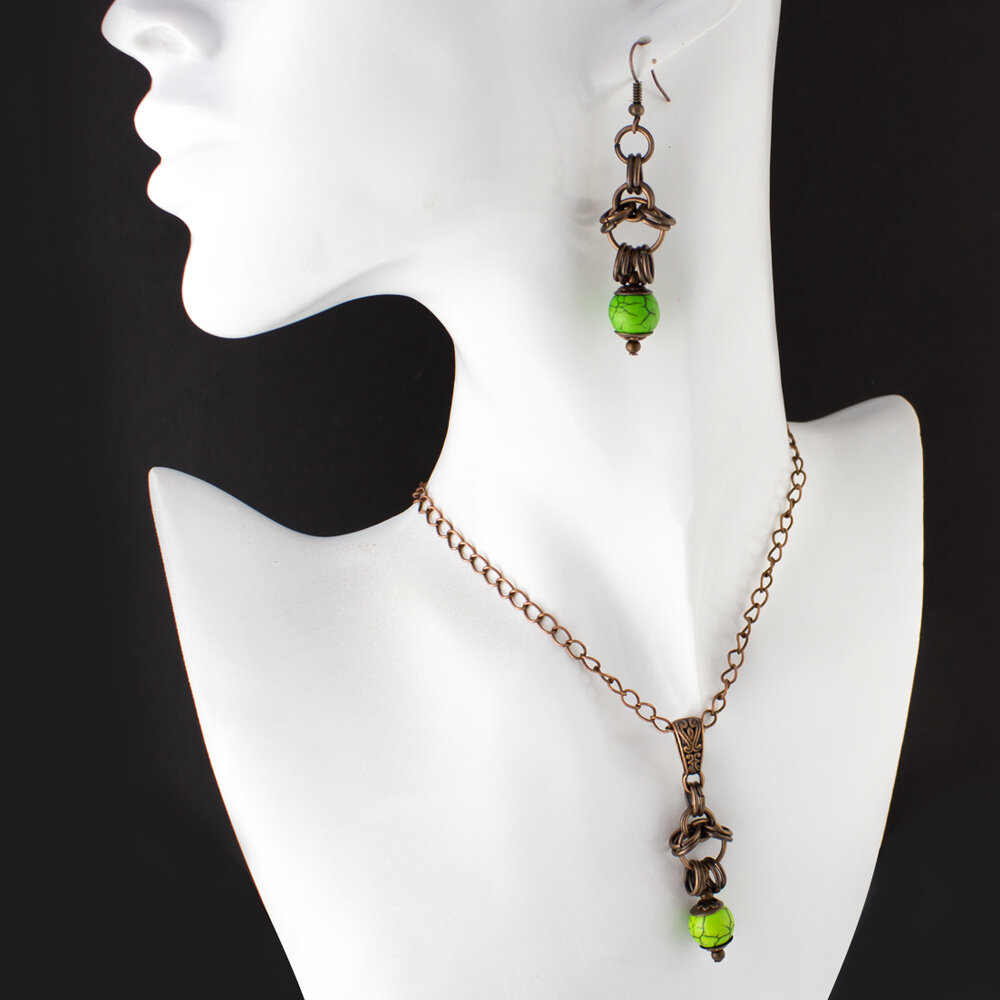 Kolczyki Chainmaille Zielone wiszące kolczyki chainmaille,minimalistyczna biżuteria,ręcznie robione kolczyki,delikatne kolczyki,chain maill,proste kolczyki,kolczyki kółka,ciemne srebrne kolczyki,długie kolczyki,prezent dla niej,na święta,urodziny,upominek,miedziane,z miedzi