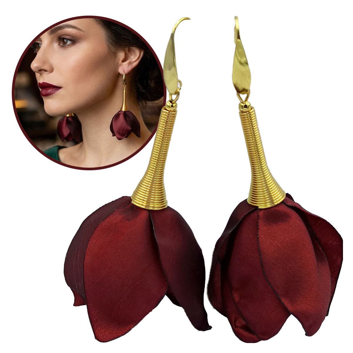 Długie, wiszące kolczyki w kształcie kwiatów uformowanych z asymetrycznych płatków tkaniny w kolorze ciemnego bordo