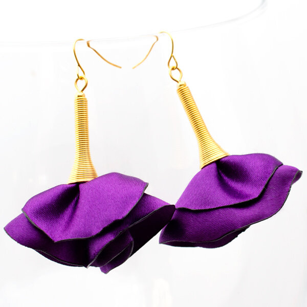 Kolczyki Silk Fioletowe Złote kolczyki materiałowe,kwiatki,długie,kolczyki z tkaniny,kolczyki kwiaty,ażurowe kolczyki,biżuteria na prezent,dla dziewczyny,dla mamy,święta,urodziny,dzień kobiet,walentynki,kolczyki na lato,lekkie kolczyki,zwiewne,kwiatki z materiału,kolczyki boho,biżuter