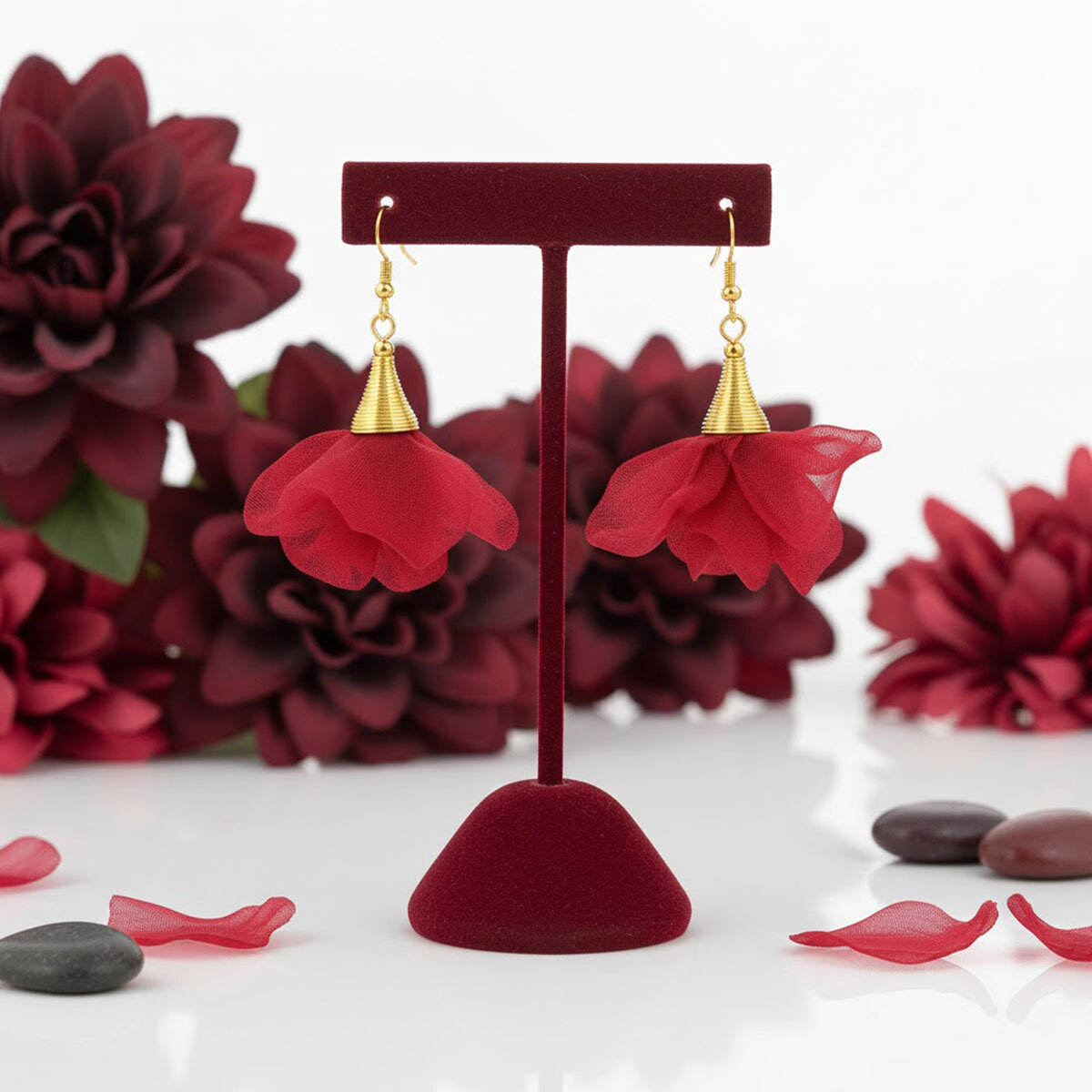 Kolczyki z tkaniny fiolet lawenda kwiaty złote wykończenia – Lume Design