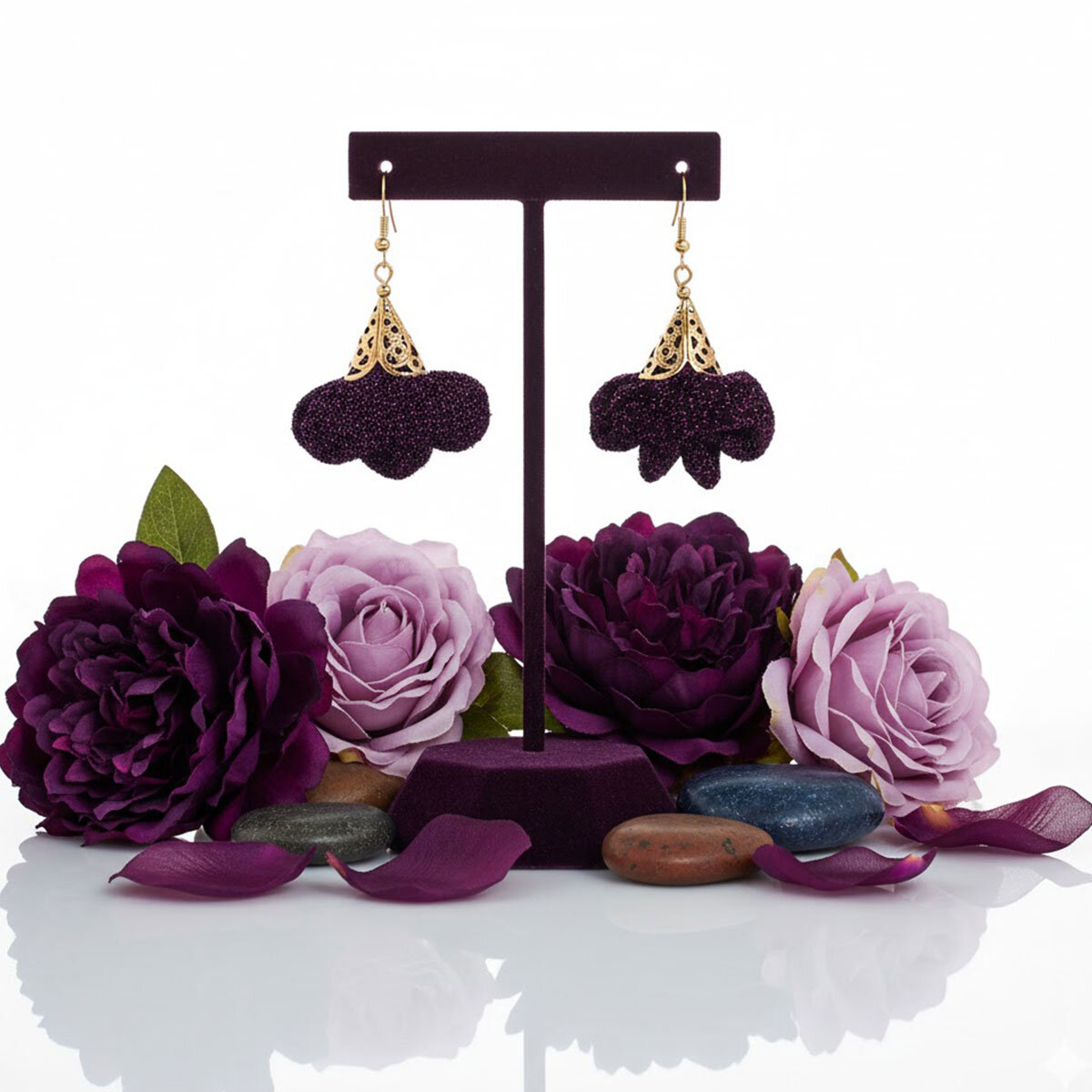 Kolczyki z tkaniny ciemny fiolet brokat złote wykończenia – Lume Design