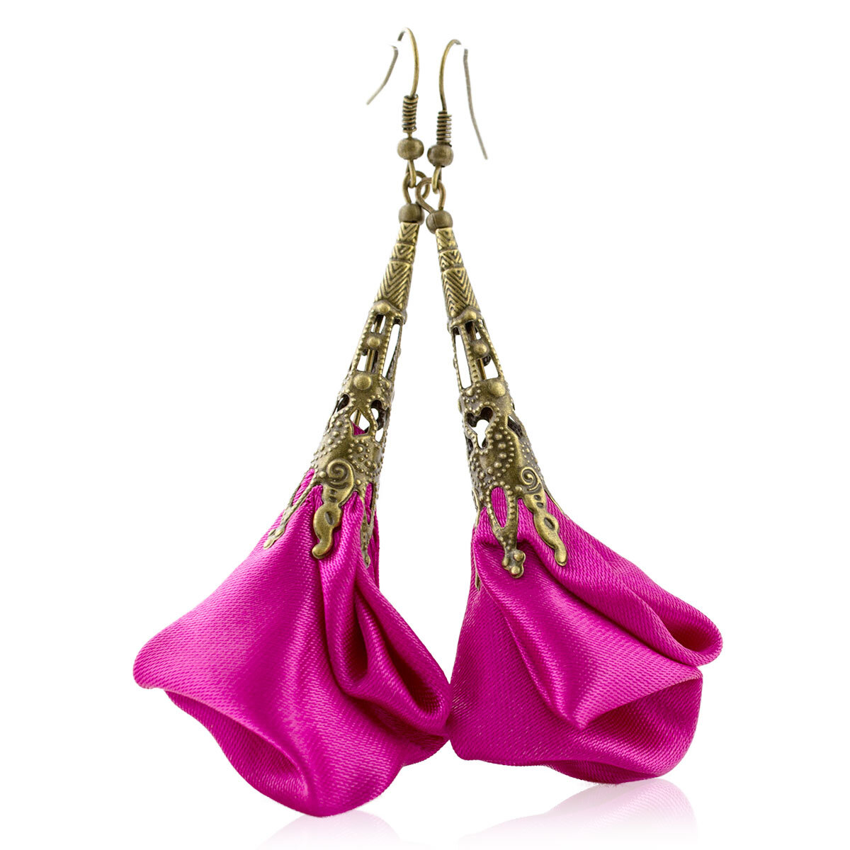 Kolczyki Kwiaty Fuksja Antyczny Brąz Lume Design. Długie satynowe kolczyki kwiaty w kolorze fuksji z ażurowym kielichem w odcieniu antycznego brązu.