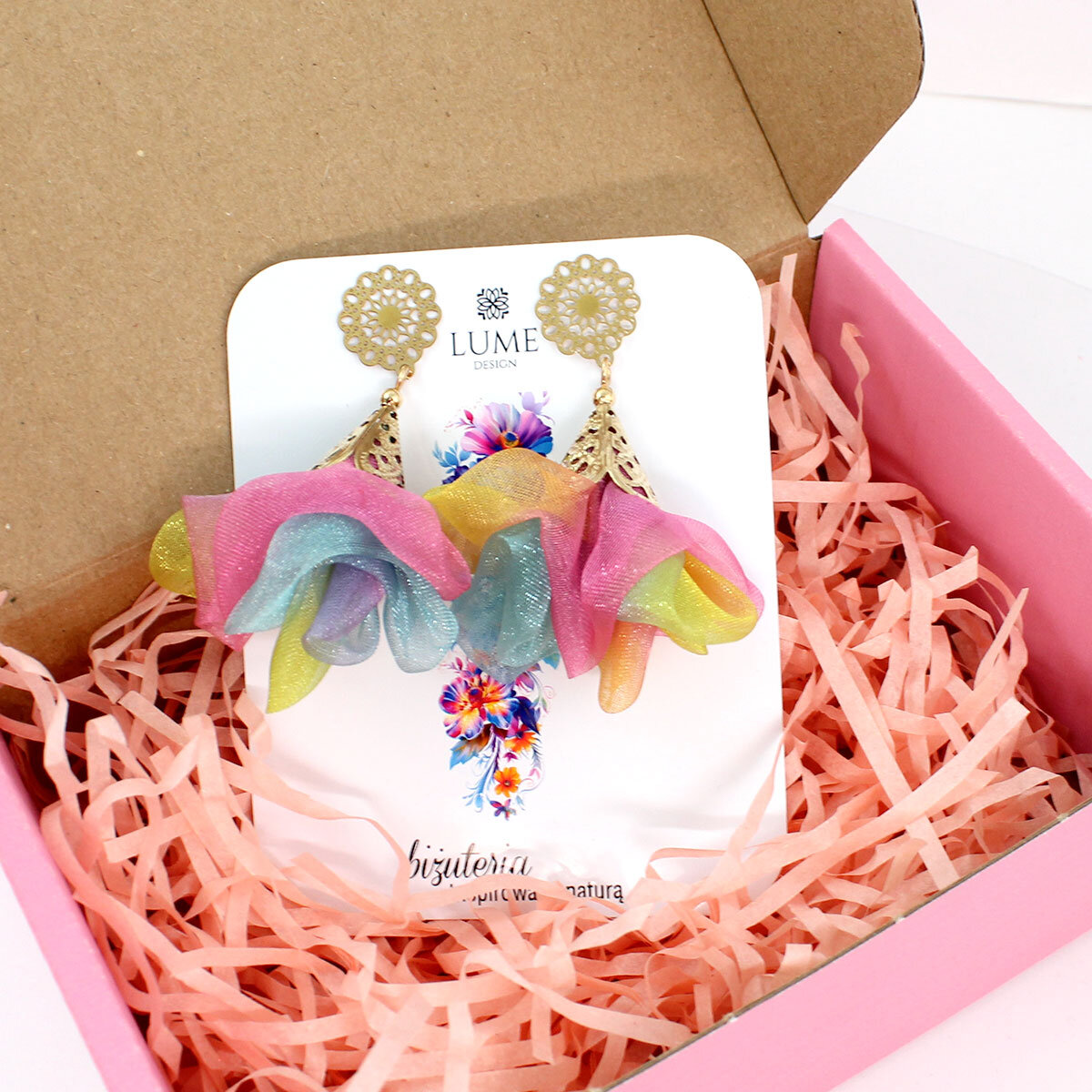 Kolczyki z tkaniny kolorowe lekkie kwiaty handmade pastelowe złote