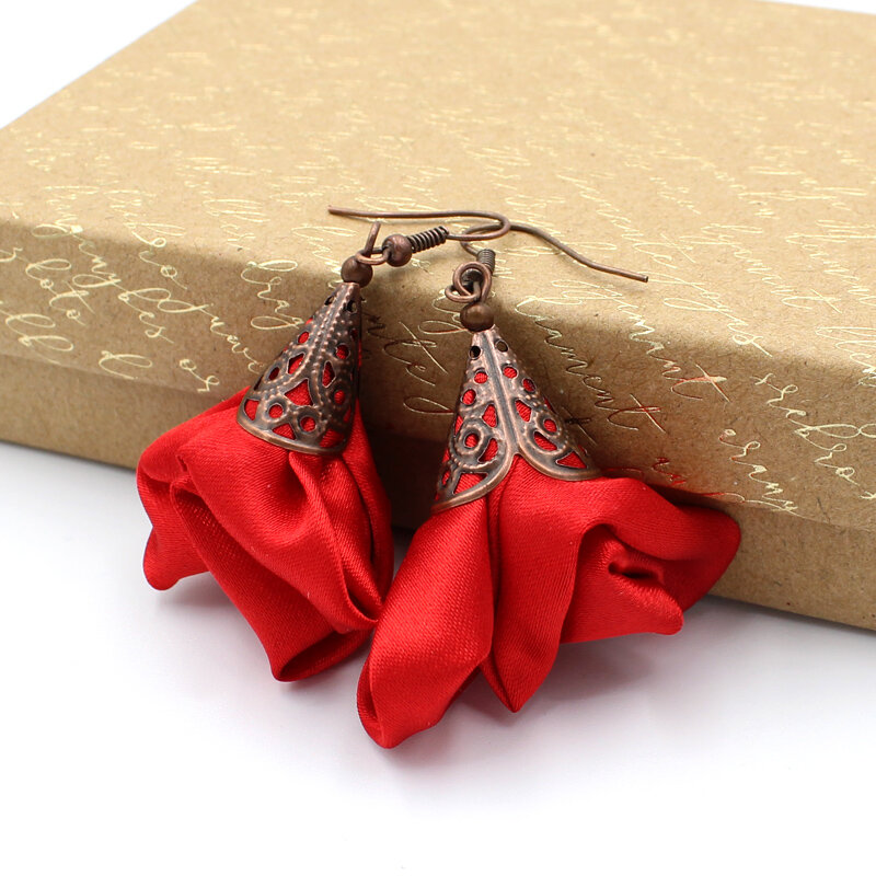 Kolczyki z Tkaniny Kwiaty Silk Ciemne Bordowe Kolczyki z Tkaniny Kwiaty Silk Ciemne Bordowe