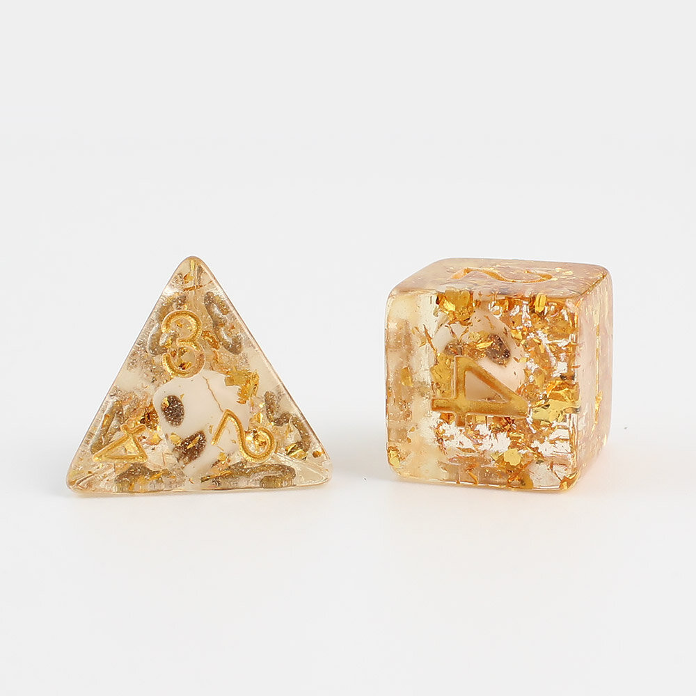 Zestaw 7 biało-złotych kości RPG z żywicy o zaokrąglonych krawędziach | Kości Żywiczne Outlet Veiled Skulls Lume Design