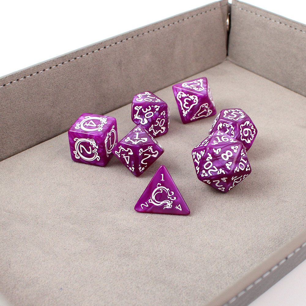 Fioletowe kości RPG Zestaw fioletowych kości wielościennych Dragon's Amethyst ze smoczym motywem.
