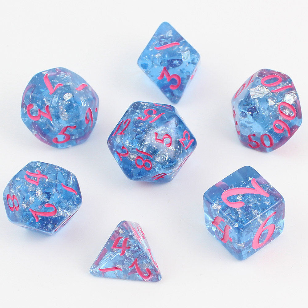 Zestaw 7 żywicznych kości RPG o zaokrąglonych krawędziach w kolorze niebieskim przypominającym lód z różowymi cyframi | Kości Żywiczne Frozen Aurora Lume Design