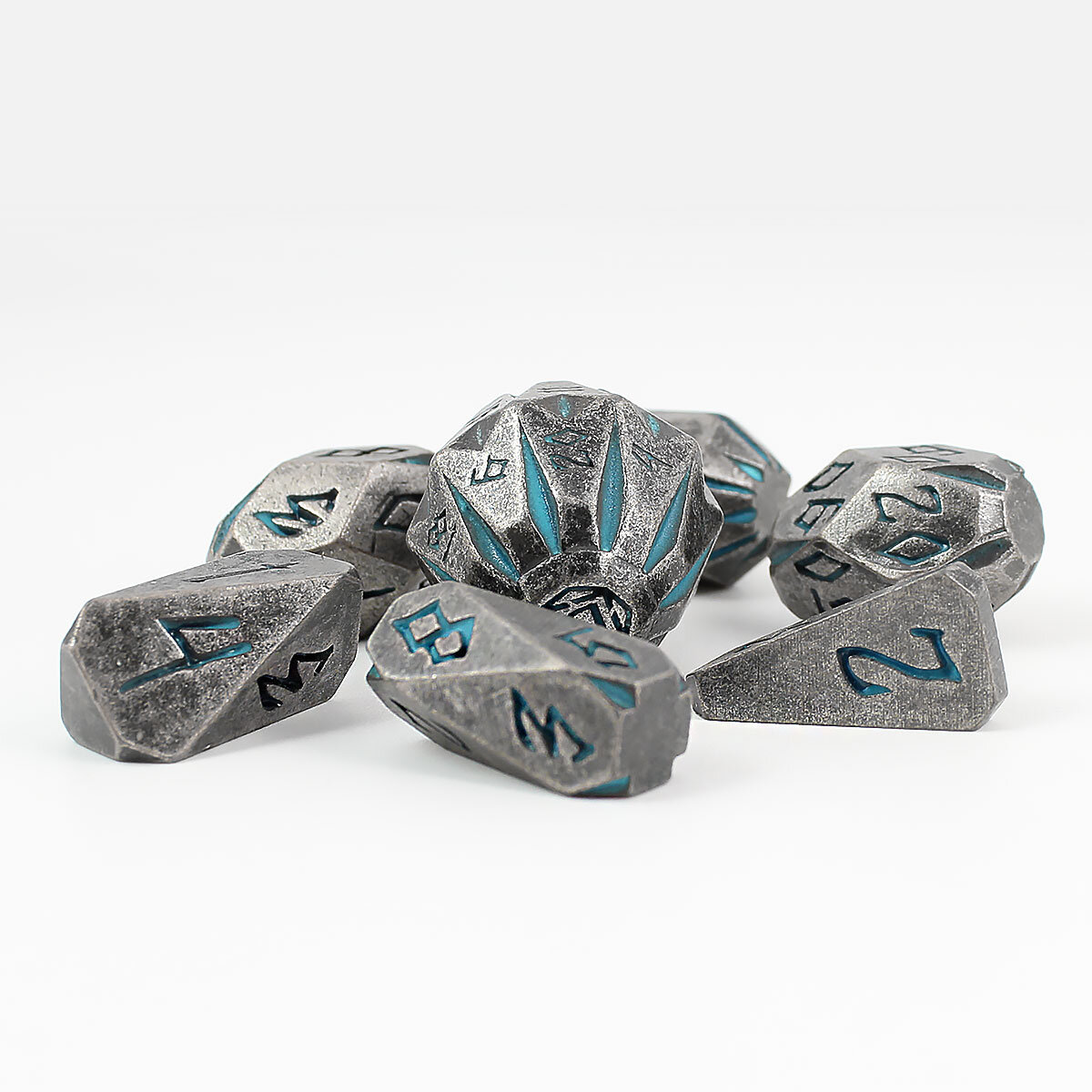 Zestaw ciężkich metalowych kości RPG Ancient Monolith Stonehenge świecące niebieskie runy
