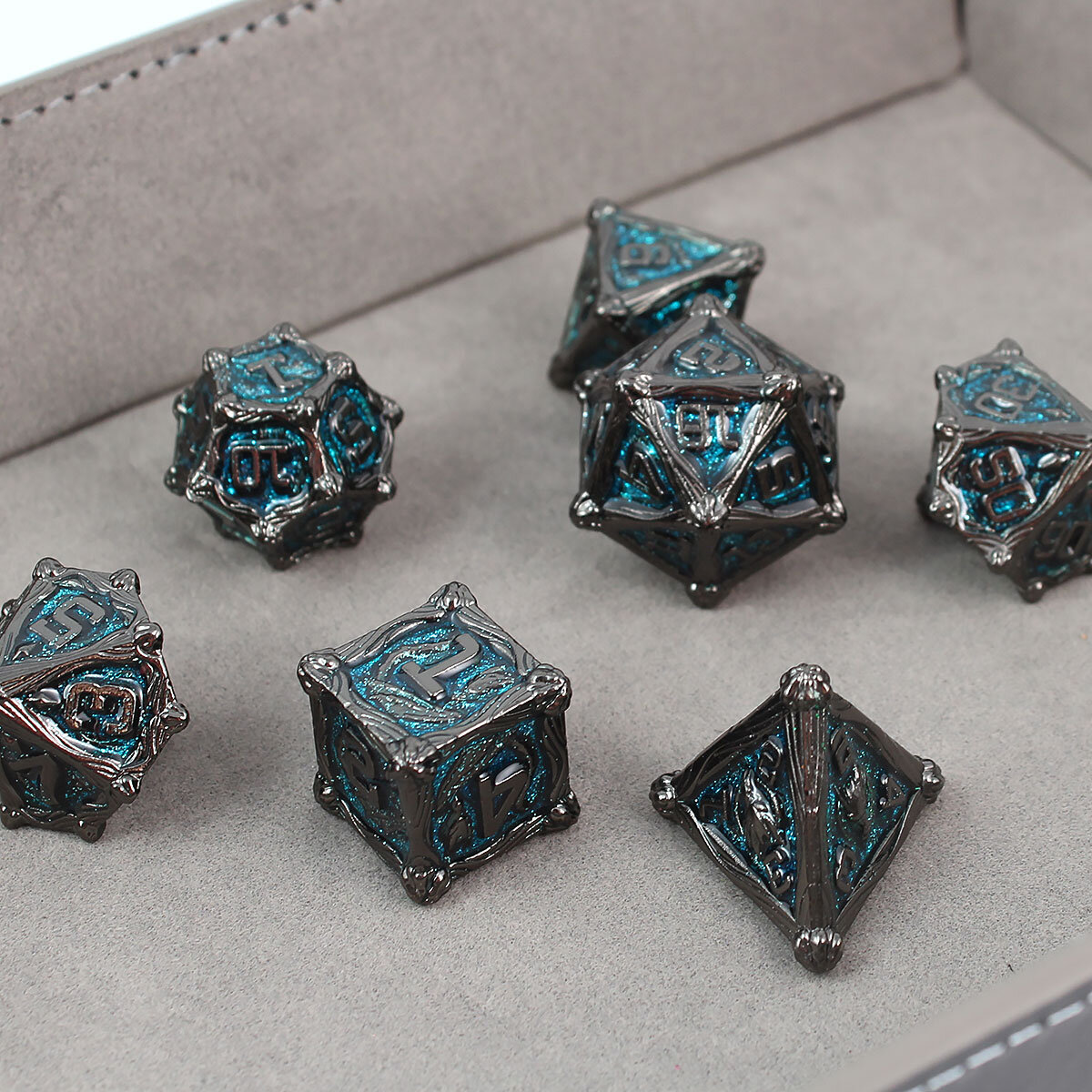 Zestaw ciężkich metalowych kości RPG Azure Dragon's Soul niebieski brokat gunmetal