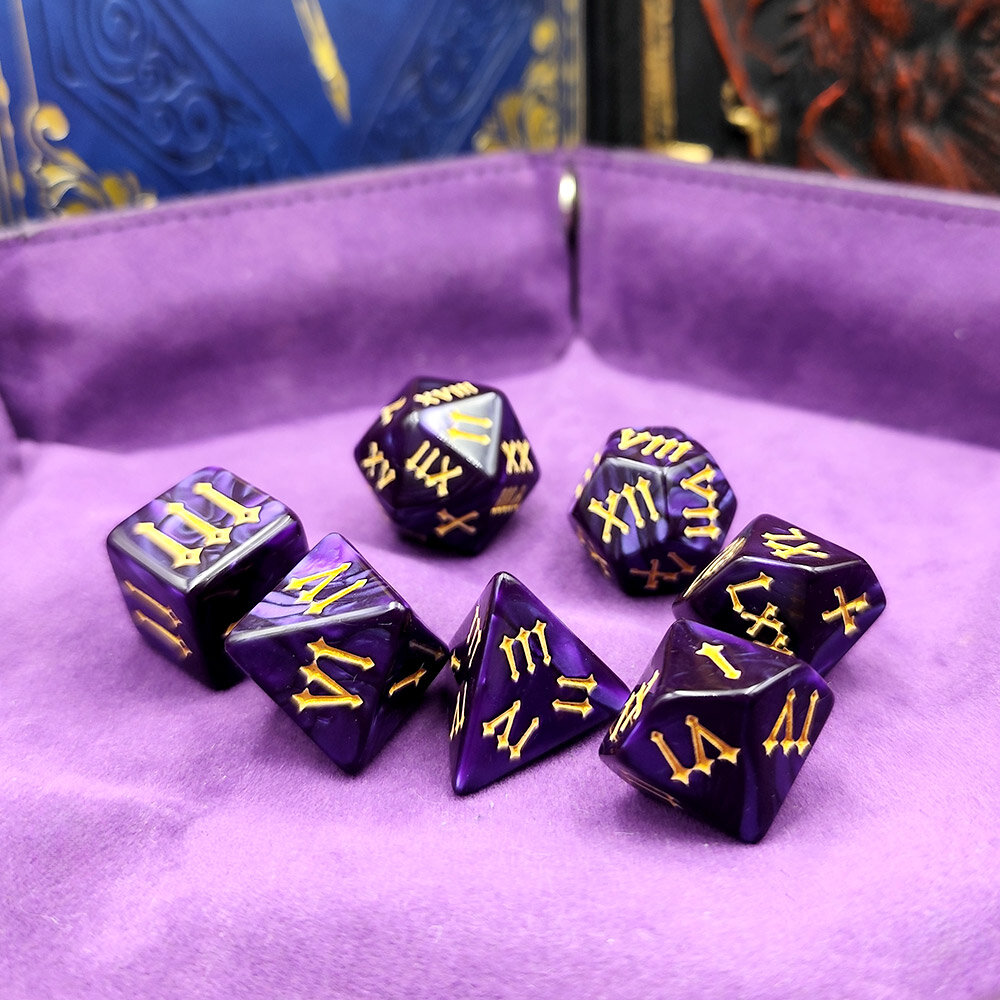 Kości fioletowe z rzymskimi cyframi komplet Zestaw kości RPG Roman Empire z cyframi rzymskimi fioletowe