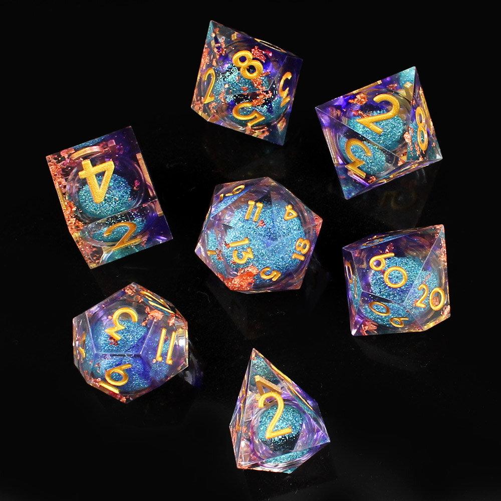 Zestaw 7 kości RPG z żywicy z ostrymi krawędziami imitujący kosmos z błękitnym płynnym wnętrzem i fioletowymi smugami | Kości Liquid Core Astral Nebula Lume Design