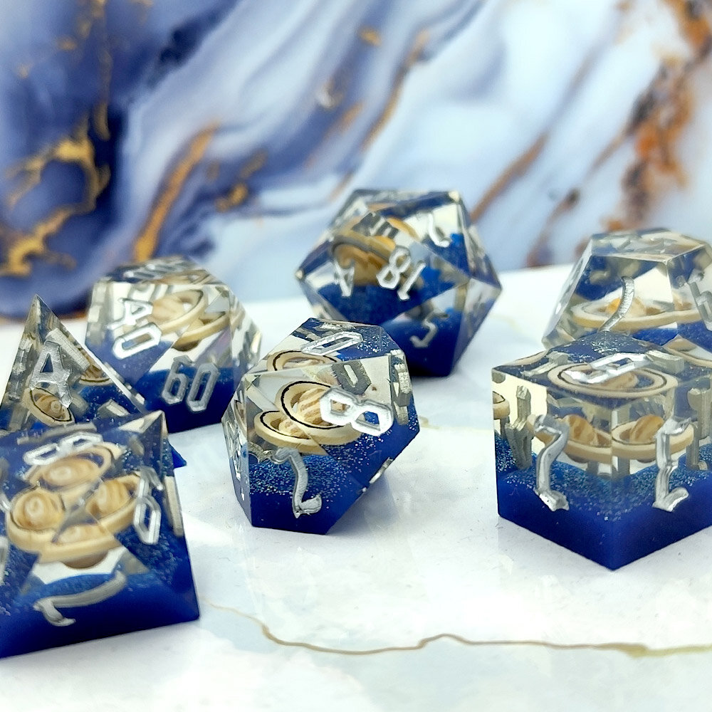 Kości żywiczne ostre krawędzie motyw kosmosu Zestaw kości RPG Sharp Edge Cosmic Orbit z planetami w środku