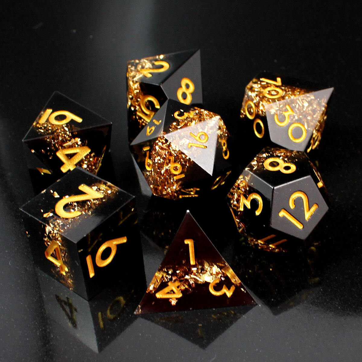 Zestaw kości RPG Ancient Gold Vein Ore czarne ze złotymi drobinkami ostre krawędzie