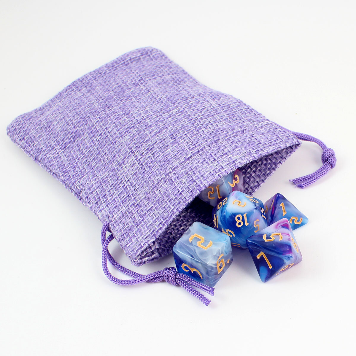 Zestaw 7 akrylowych kości RPG o zaokrąglonych krawędziach ze wzorem dymu w odcieniach fioletu, błękitu i bieli | Akrylowe Kości Twilight Mist Lume Design