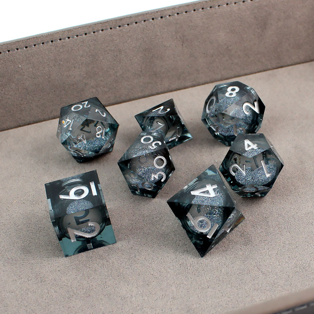 Zestaw 7 kości RPG Liquid Core ze srebrnym brokatem i ostrymi krawędziami | Kości RPG Shadow Quicksilver