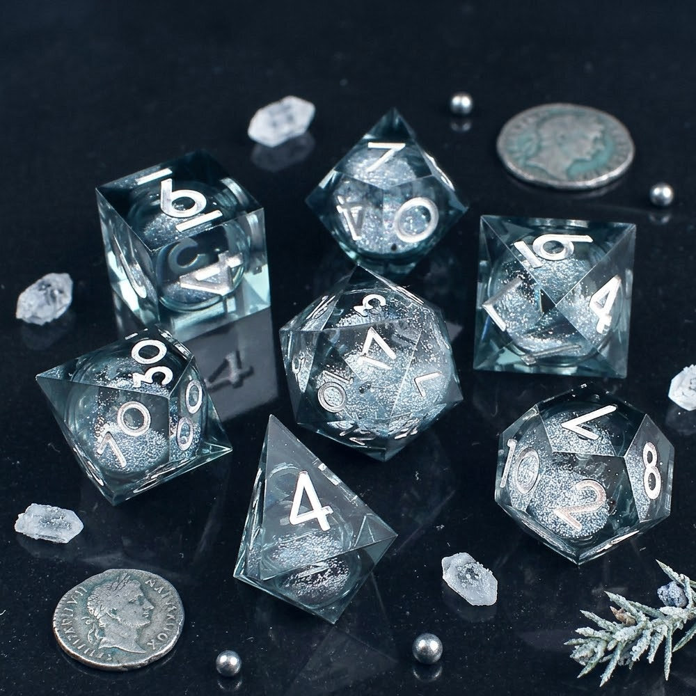 Zestaw 7 kości RPG Liquid Core ze srebrnym brokatem i ostrymi krawędziami | Kości RPG Shadow Quicksilver