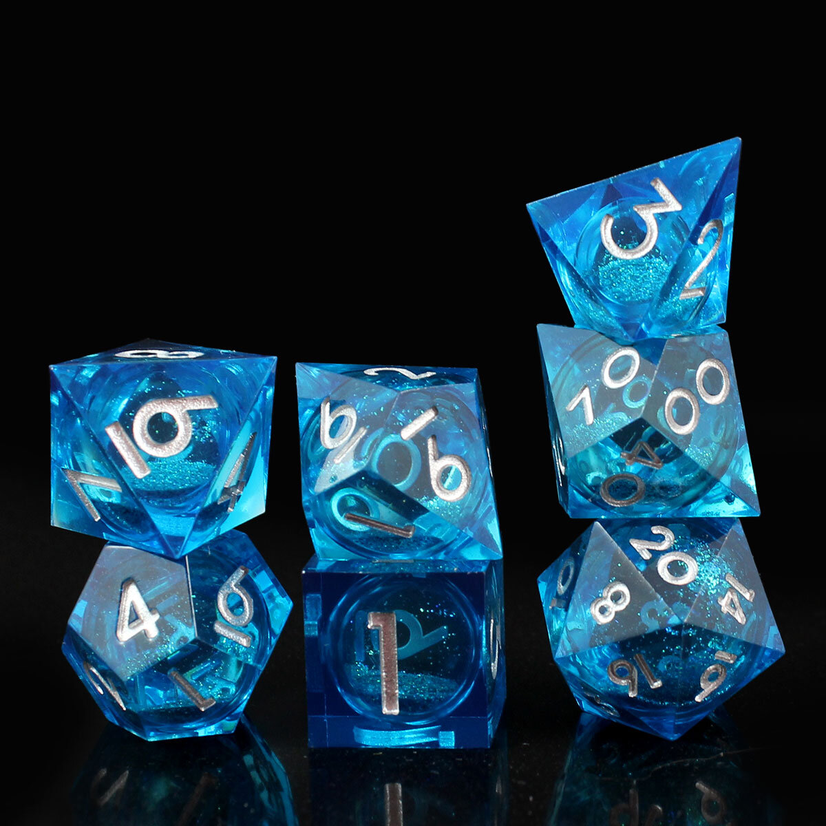 Zestaw niebieskich kości RPG Mana Potion Liquid Core z wirującym pyłkiem