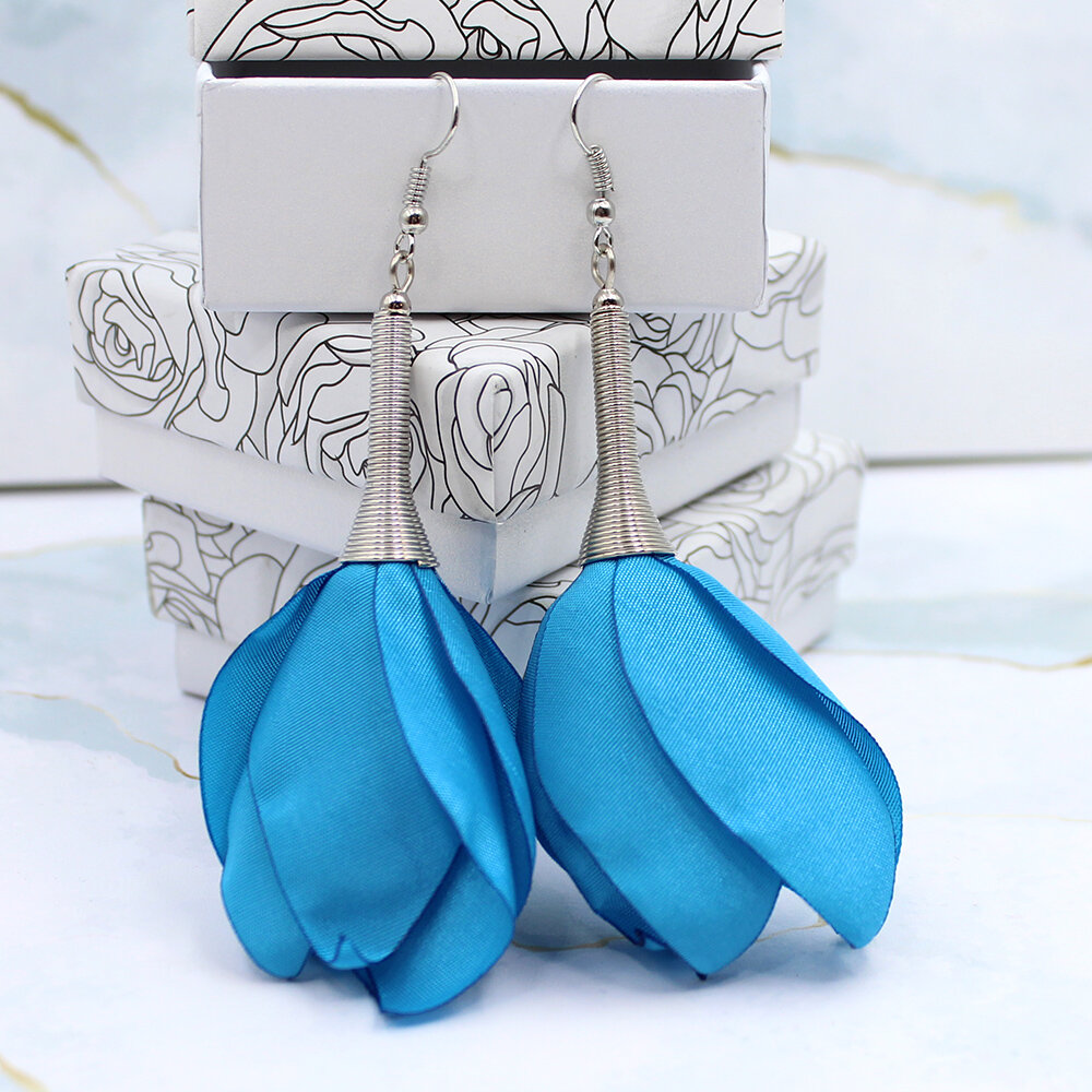 Długie niebieskie materiałowe kolczyki kwiaty Silk Długie niebieskie materiałowe kolczyki kwiaty Silk