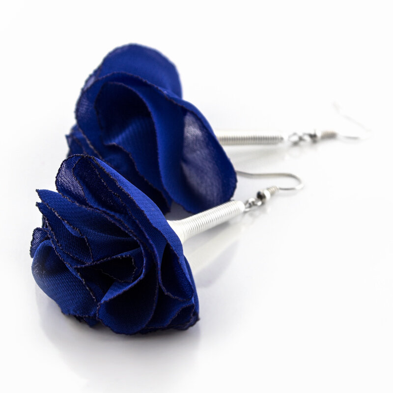 Wiszące Kolczyki Silk Chabrowe Kwiaty Wiszące Kolczyki Silk Chabrowe Kwiaty