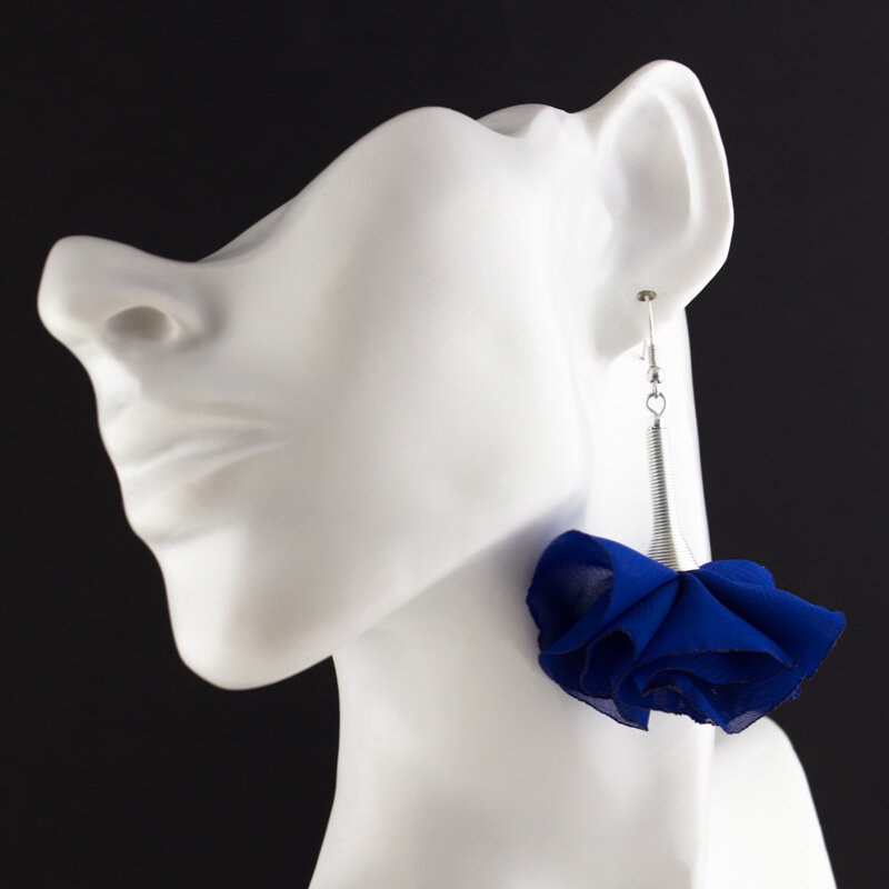Wiszące Kolczyki Silk Chabrowe Kwiaty Wiszące Kolczyki Silk Chabrowe Kwiaty