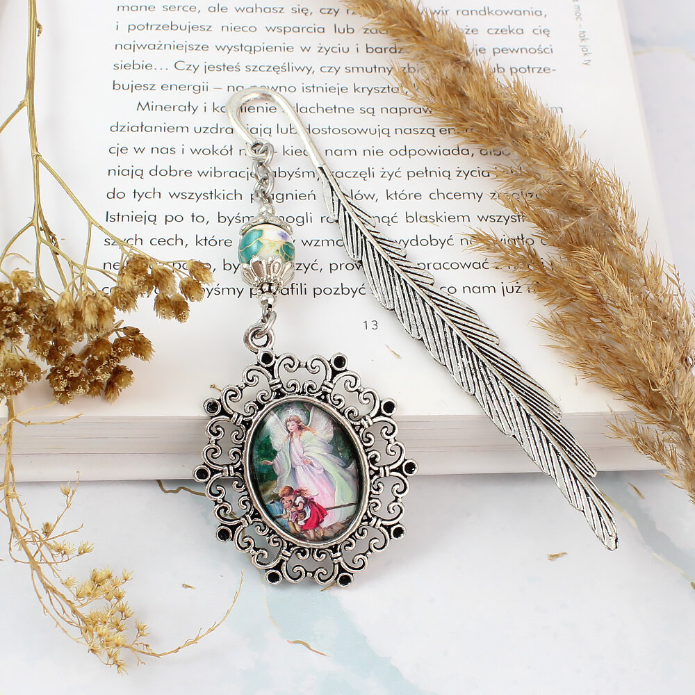 Chrześcijańska zakładka do książki z grafiką Anioła Stróża pod szkiełkiem, antyczne srebro, prezent na komunię świętą w pudełku.