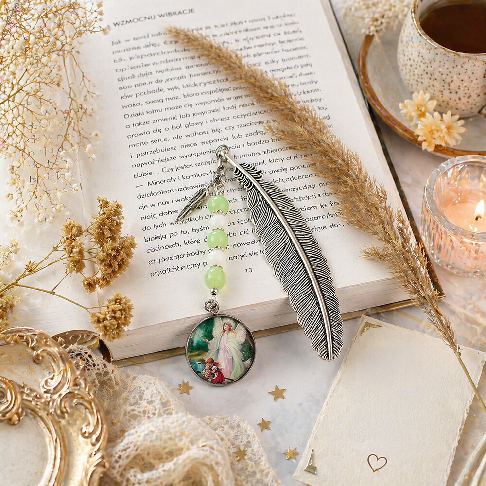 Chrześcijańska zakładka do książki z grafiką Anioła Stróża pod szkiełkiem, antyczne srebro, prezent na komunię świętą w pudełku.