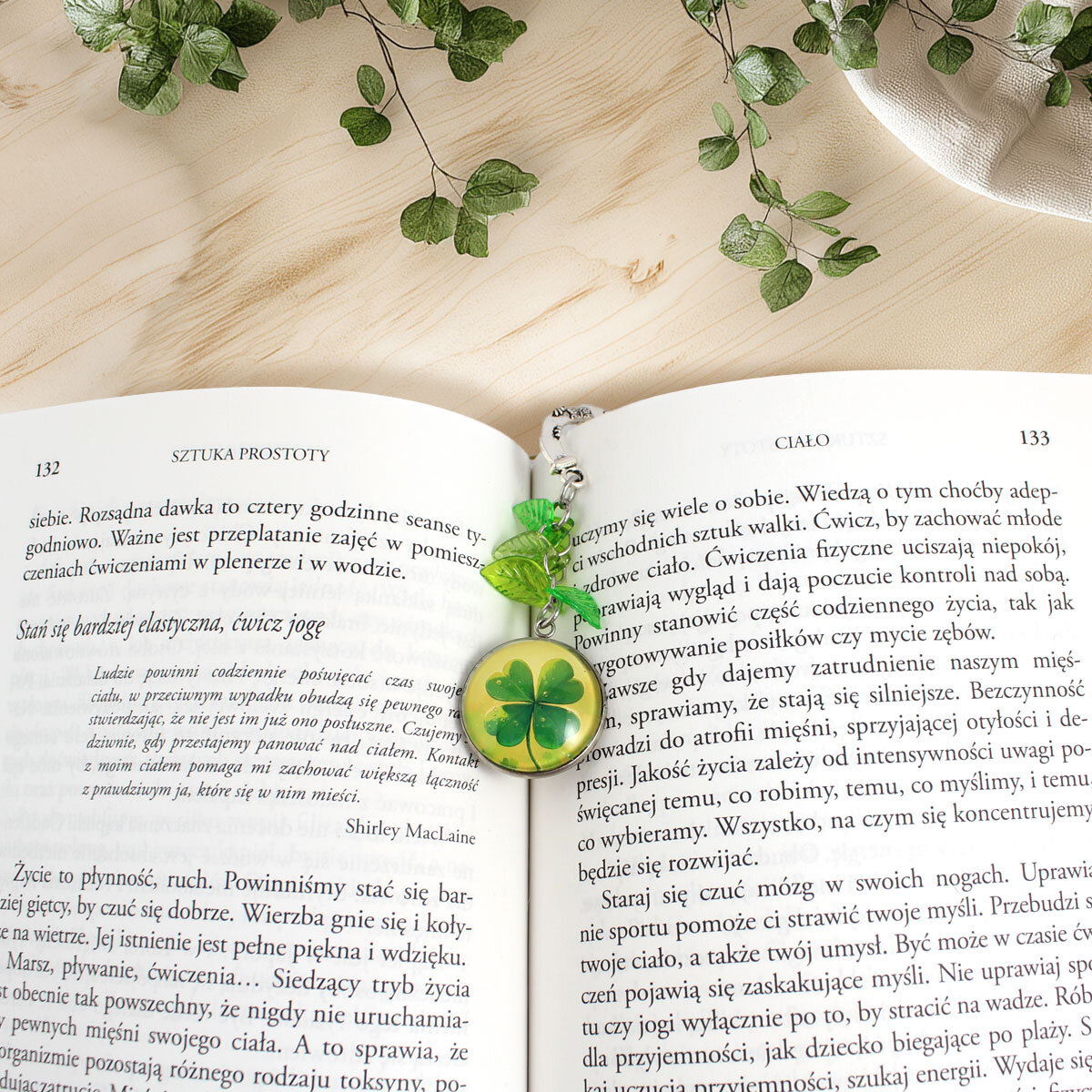 Zakładka do książki czterolistna koniczynka – talizman na szczęście – prezent amulet Zakładka do książki z czterolistną koniczynką na szczęście i akrylowymi listkami