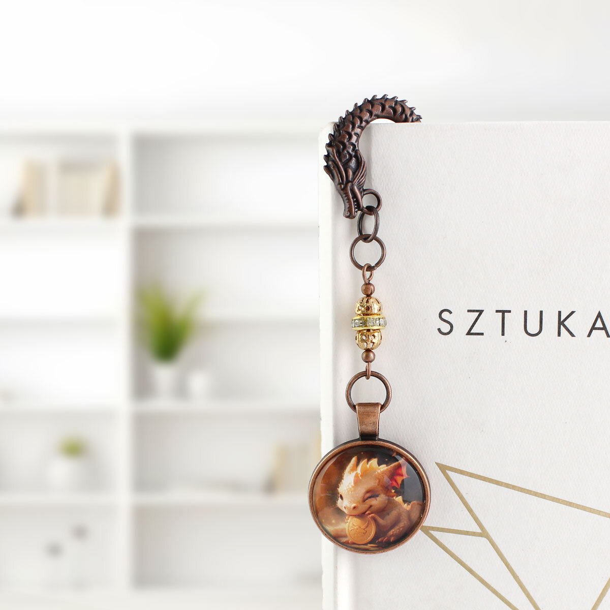 Zakładka do książki ze smokiem i złotą monetą fantasy magiczna Zakładka do książki ze smokiem i złotą monetą fantasy magiczna