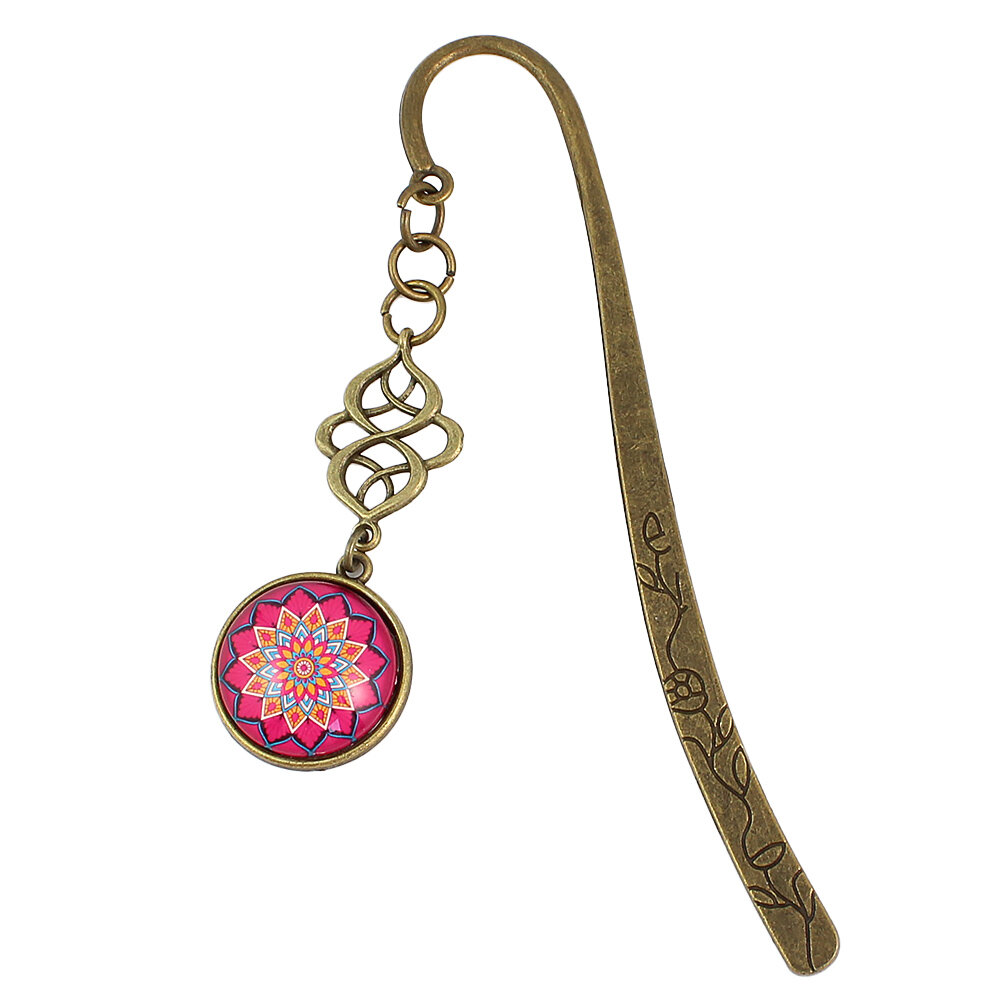 Zakładka do książki kolorowa mandala joga duchowość Zakładka do książki z antycznego brązu z niebieskimi koralikami i wielobarwną, harmonijną mandalą pod wypukłym szkiełkiem.