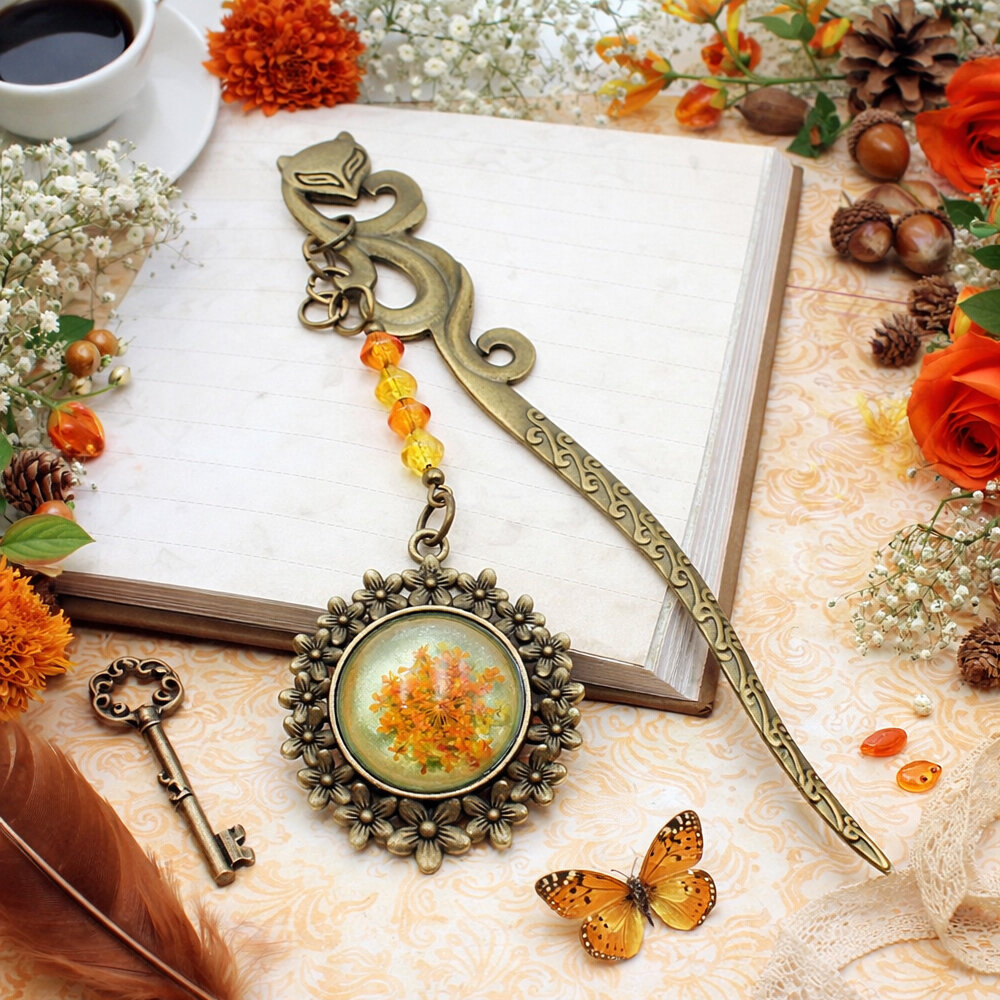 zakładka do książki z prawdziwymi kwiatami w żywicy żółta jesienna upominek