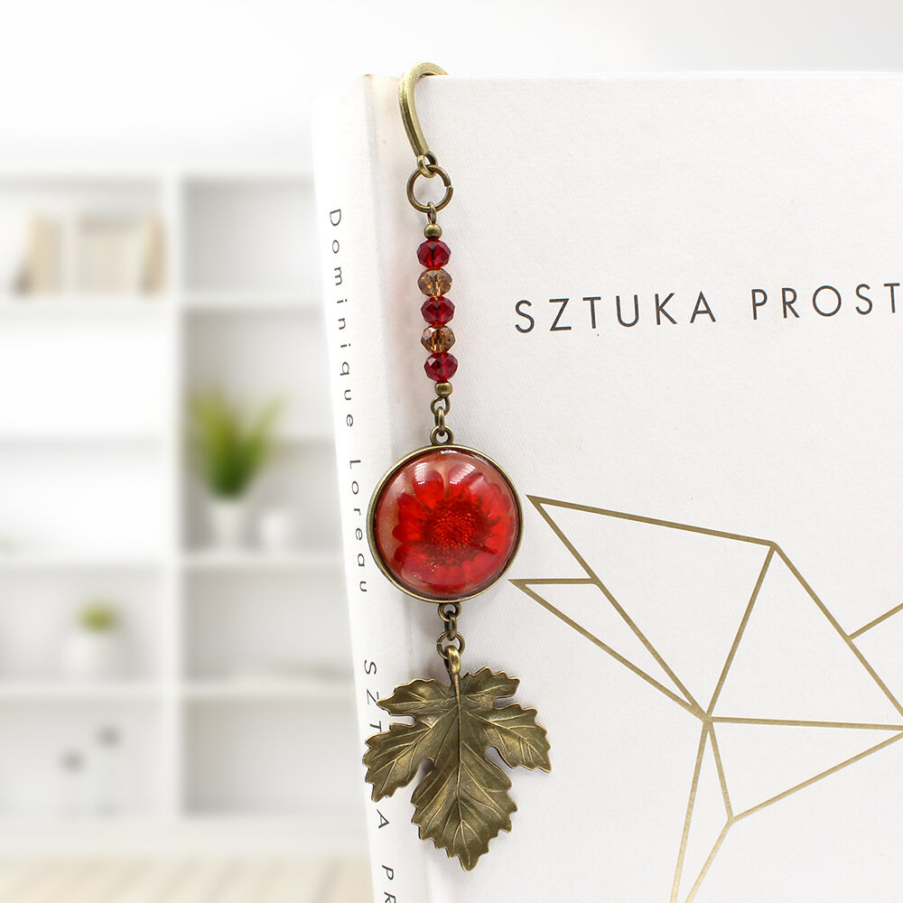 zakładka do książki z prawdziwymi kwiatami w żywicy czerwona jesienna upominek