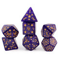 Zestaw 7 akrylowych kości RPG o zaokrąglonych krawędziach w kolorze fioletowym ze złotymi gwiazdkami | Akrylowe Kości Amethyst Stars Lume Design