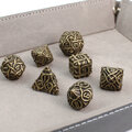 Metalowe kości RPG z rzeźbionymi wzorami celtyckich węzłów w kolorze antycznego brązu | Kości Metalowe Celtic Ancient Knots Lume Design