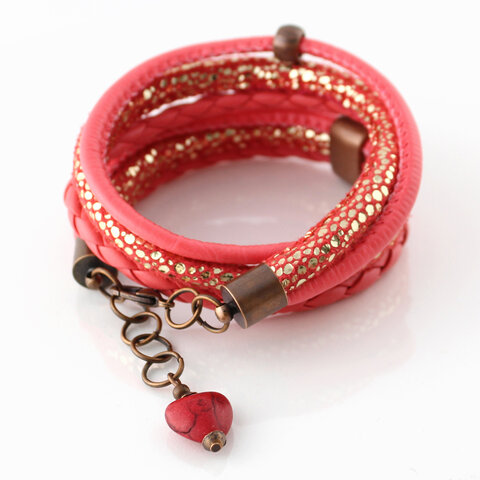 Bransoletka koralowa z miedzianą koniczyną Bransoletka koralowa z miedzianą koniczyną