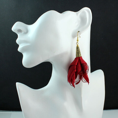 Długie kolczyki kwiaty Lume Design burgundowe czerwone antyczne złoto Długie kolczyki kwiaty Lume Design burgundowe czerwone antyczne złoto