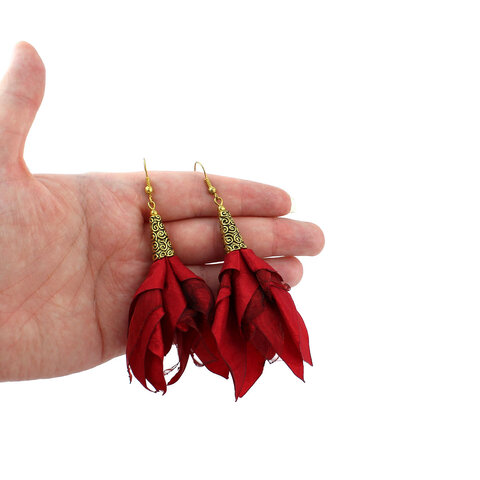 Długie kolczyki kwiaty Lume Design burgundowe czerwone antyczne złoto Długie kolczyki kwiaty Lume Design burgundowe czerwone antyczne złoto