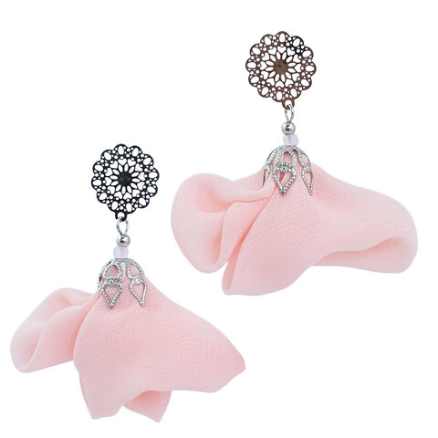 Kolczyki kwiaty pudrowy róż wiszące ażurowe rozety