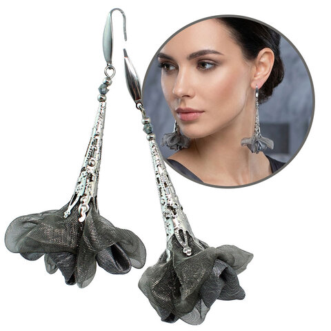 Długie grafitowe kolczyki kwiaty w ażurowym srebrnym wykończeniu