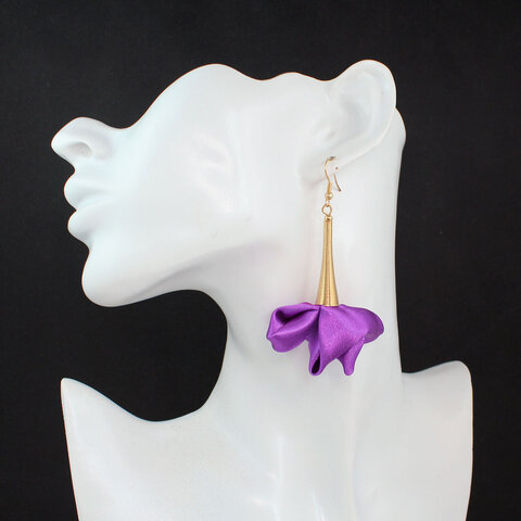 Kolczyki z tkaniny fiolet biskupi długie kwiaty złote KC gold – Lume Design