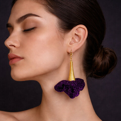 Kolczyki z tkaniny ciemny fiolet połyskujące złote długie – Lume Design