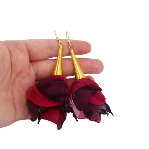 Kolczyki z tkaniny fiolet malinowy kwiaty złote długie – Lume Design