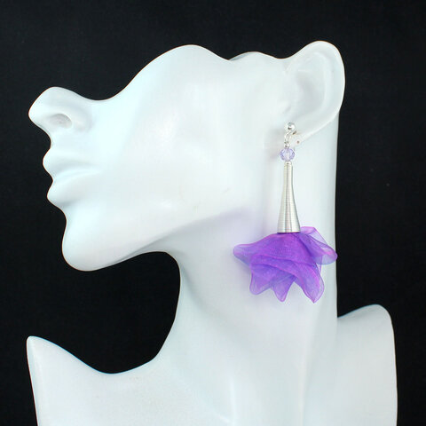 Kolczyki z tkaniny fioletowe z różowym połyskiem kwiaty srebrne sztyft