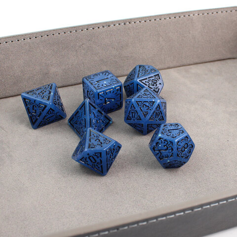 Zestaw 7 granatowych akrylowych kości RPG z czarnymi runami, ramkami i cyframi | Akrylowe Kości Abyssal Runes Lume Design
