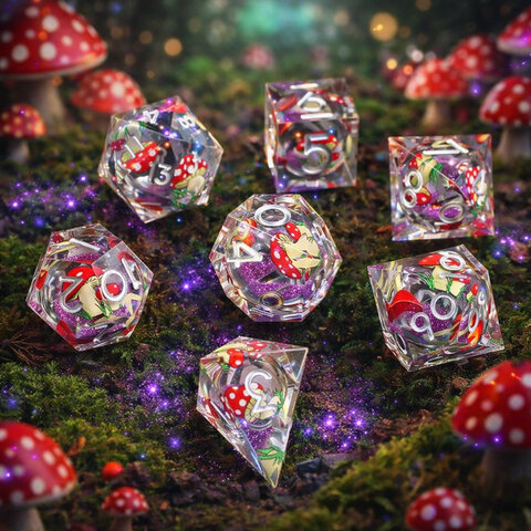 Zestaw 7 przezroczystych kości RPG z żywicy z ilustracjami grzybów i fioletowym płynnym wnętrzem | Kości Liquid Core Mystic Shrooms Lume Design
